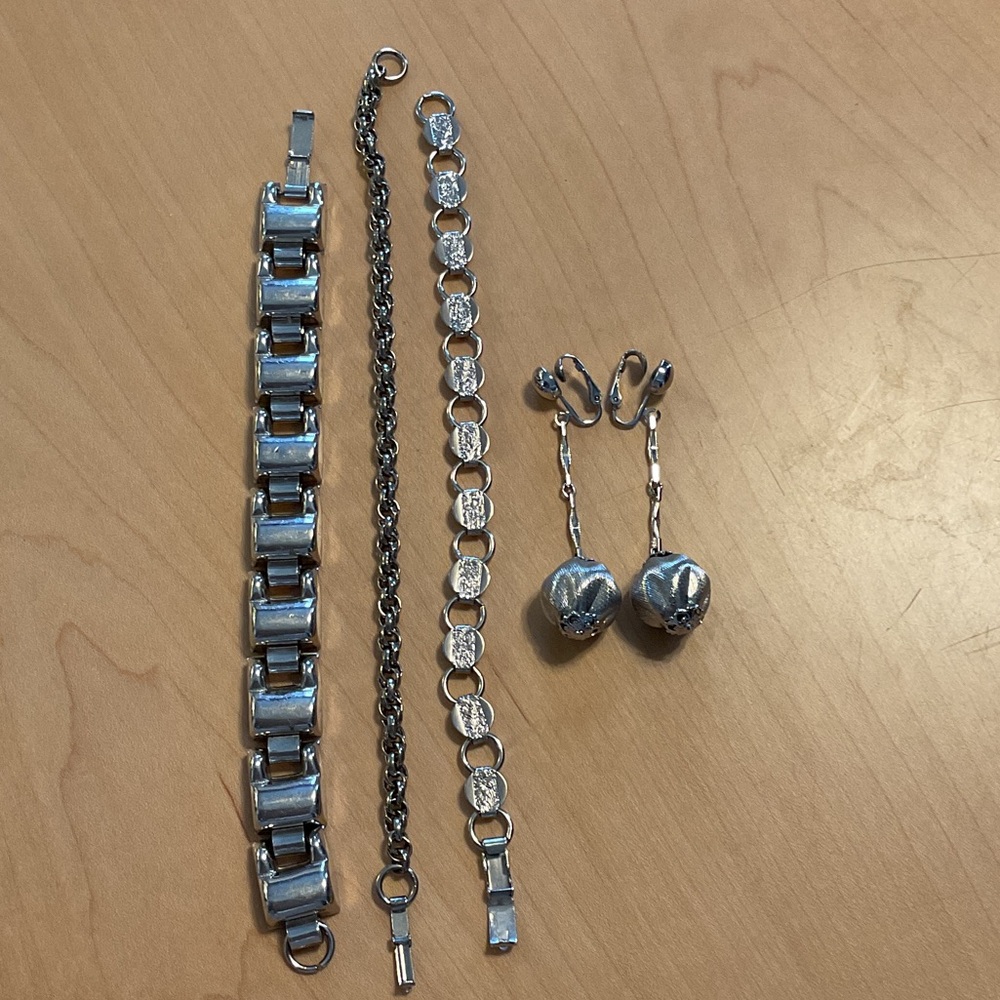 Vintage Jewelry Sold In Lot